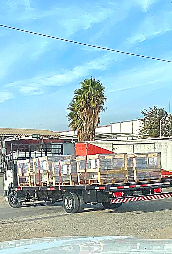 Camión cargado con pallets asegurados para entrega a Antofagasta Minerals