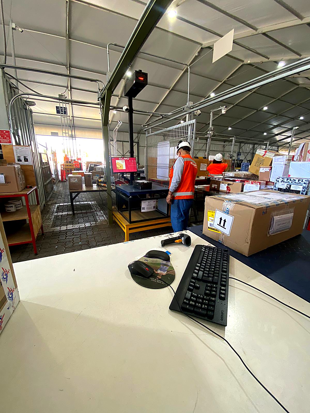 Estación de control y dimensionamiento de bultos en bodega logística